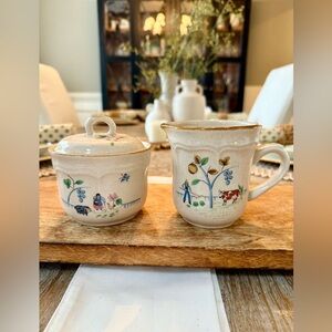 Heartland pattern Stoneware by Japan. Sugar and creamer. No chips, stains. Cute!